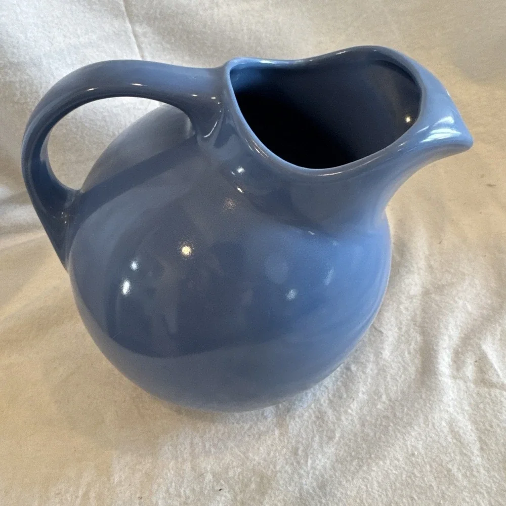 Vintage Hall USA Pottery‎ MCM Ice Lipped Ceramic Round Ball Pitcher Sky Blue 633